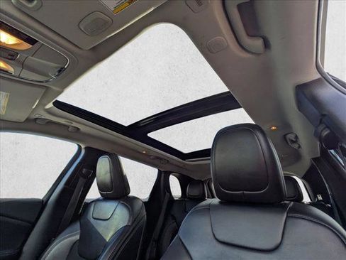 Used 2019 Jeep Cherokee Latitude Plus w/ Comfort/Convenience Group image 15