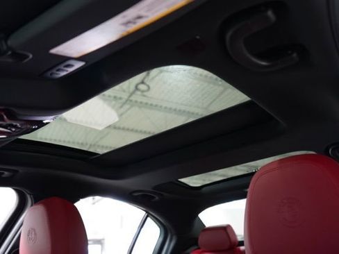 Used 2025 Alfa Romeo Giulia Veloce image 18