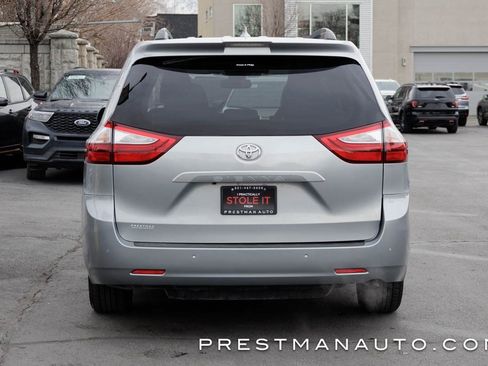 Used 2019 Toyota Sienna XLE w/ XLE Navigation Package image 11