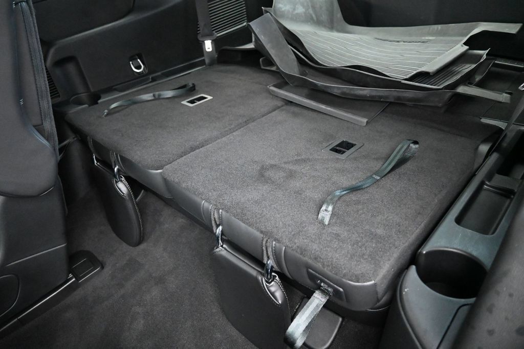 Used 2024 Ford Explorer XLT w/ Equipment Group 202A AWD/4WD image 17