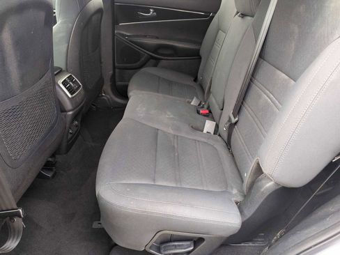 Used 2019 Kia Sorento LX w/ LX Convenience Package FWD image 19
