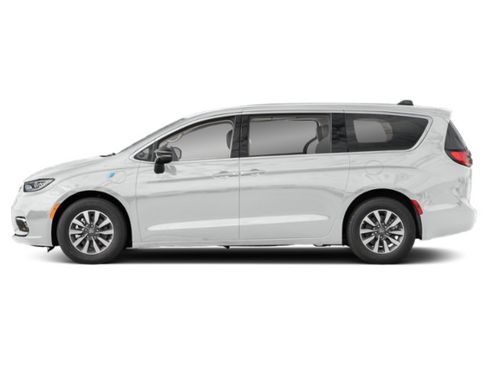 Used 2024 Chrysler Pacifica Limited FWD image 3