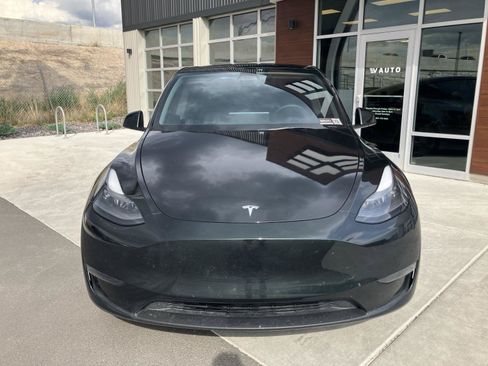 Used 2023 Tesla Model Y Performance AWD/4WD image 2