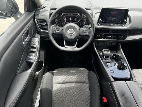 Used 2024 Nissan Rogue SV FWD image 14