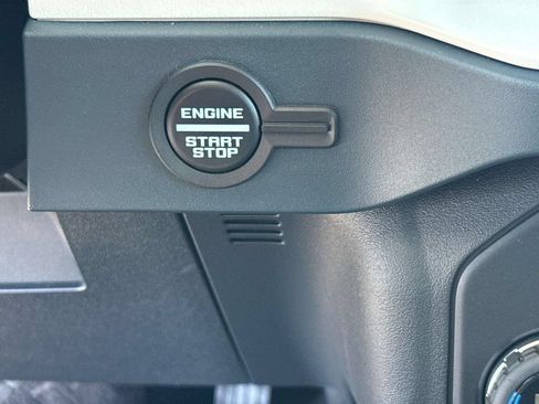 Certified 2025 Ford Bronco Heritage Edition AWD/4WD image 29