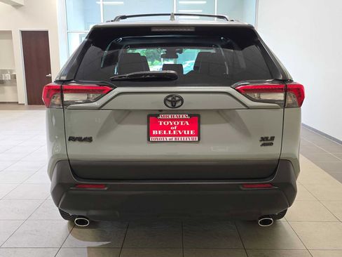 Used 2022 Toyota RAV4 XLE Premium AWD/4WD image 5