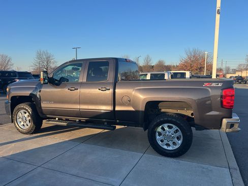 Used 2015 Chevrolet Silverado 2500 LT w/ LT Convenience Package image 4
