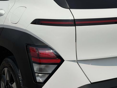 Certified 2025 Hyundai Kona SEL AWD/4WD image 11
