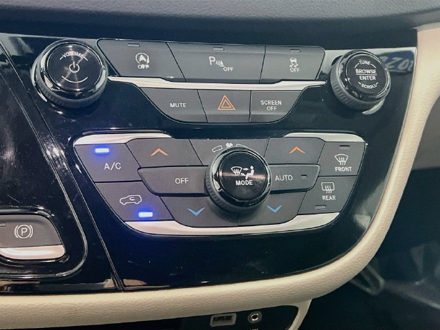 Used 2020 Chrysler Pacifica Touring-L Plus FWD image 23