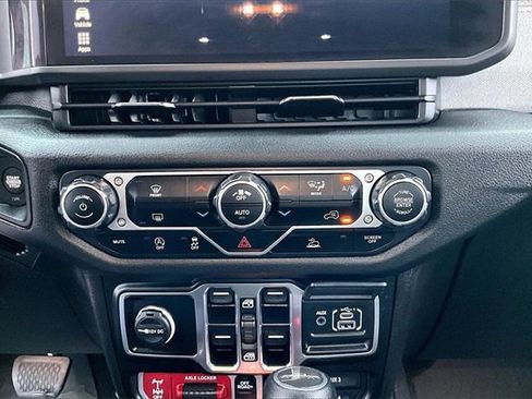 Used 2024 Jeep Gladiator Sport image 22