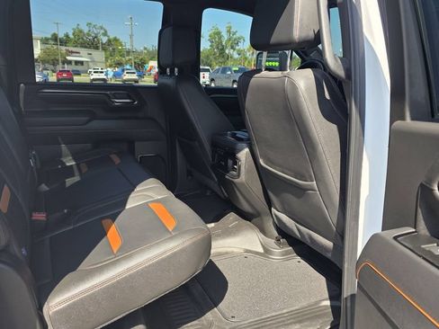 Used 2025 GMC Sierra 2500 AT4 AWD/4WD image 7