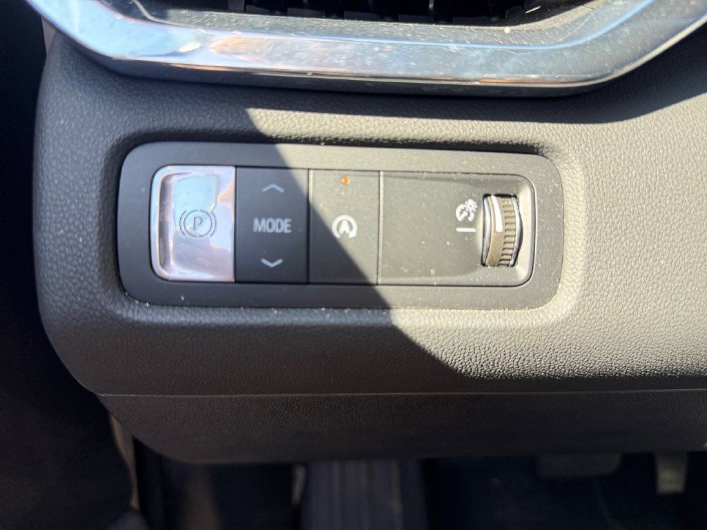 Used 2026 GMC Acadia Elevation w/ Elevation Premium Package FWD image 24
