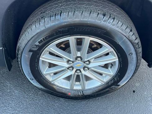 Used 2023 Chevrolet Traverse LT image 7