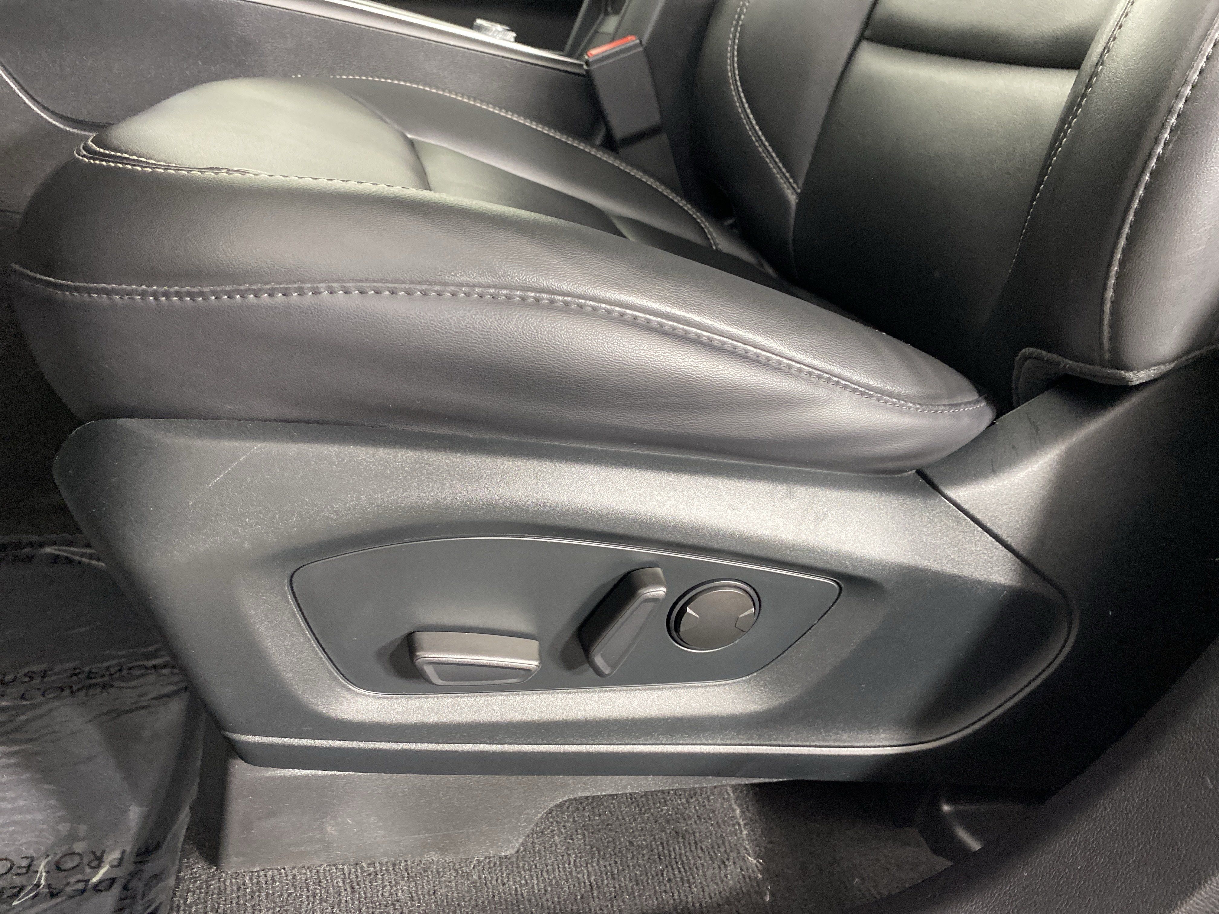 Used 2022 Ford Explorer XLT w/ Equipment Group 202A AWD/4WD image 19