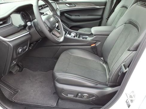 New 2026 Jeep Grand Cherokee L 4WD image 12