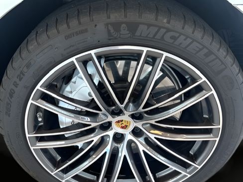 Used 2021 Porsche Macan Turbo AWD/4WD image 5