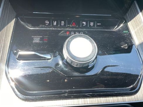 Certified 2024 Jeep Wagoneer L Series II w/ Flexible Seating Group AWD/4WD image 55