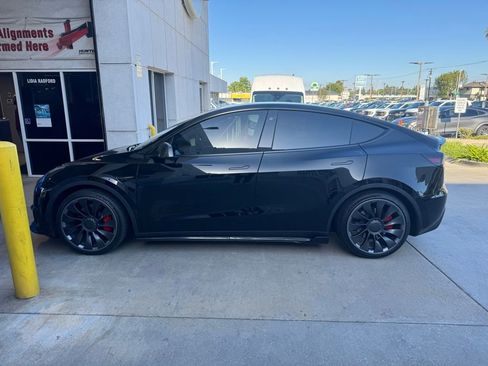 Used 2023 Tesla Model Y Performance AWD/4WD image 1
