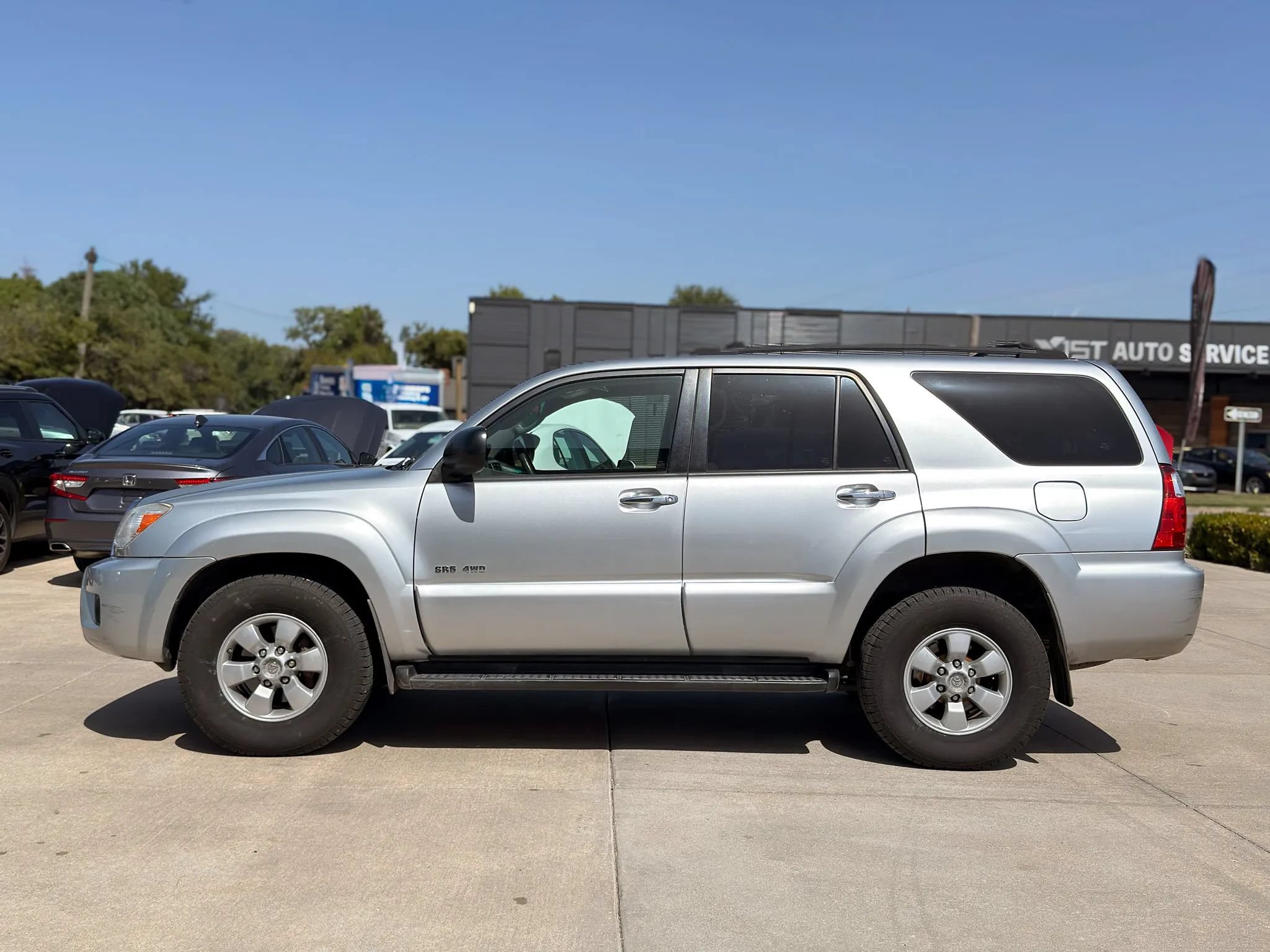 Used 2009 Toyota 4Runner SR5 AWD/4WD image 4