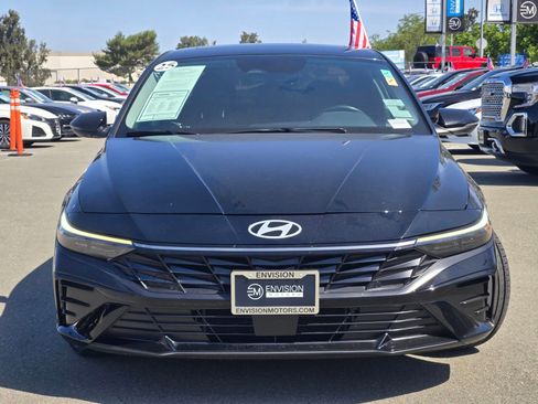 Used 2025 Hyundai Elantra Limited FWD image 2