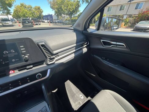 Used 2025 Kia Sportage LX FWD image 34