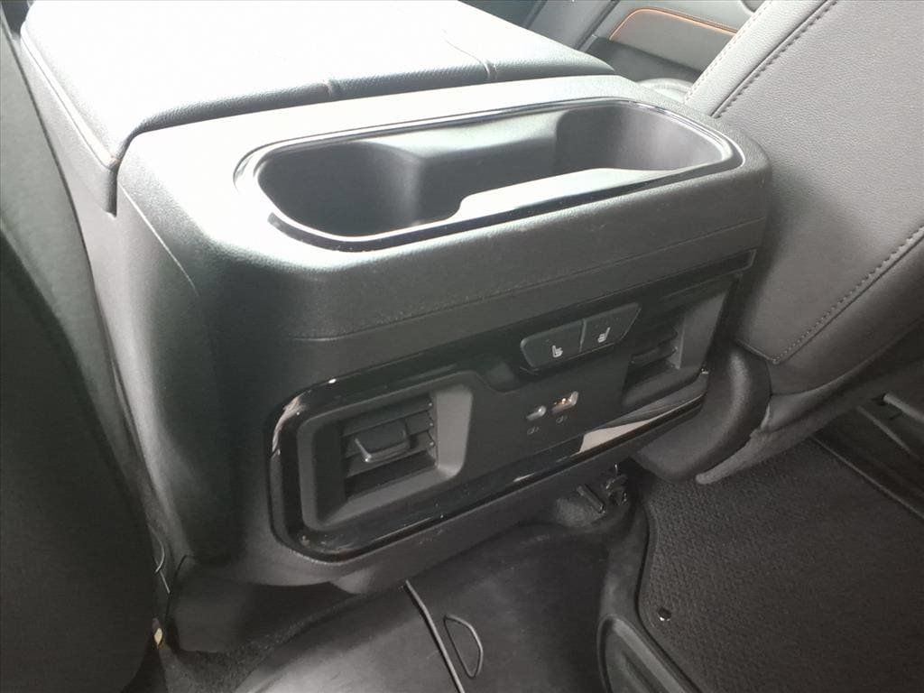 Used 2024 GMC Sierra 1500 AT4 w/ Technology Package AWD/4WD image 16