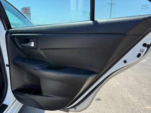 Used 2016 Toyota Camry SE FWD image 27