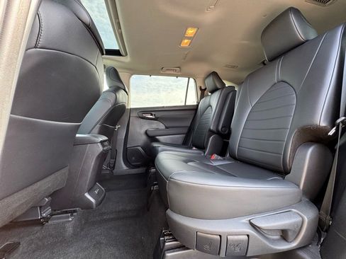Used 2024 Toyota Highlander XLE image 21