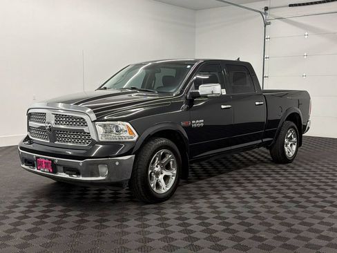 Used 2018 RAM 1500 Laramie AWD/4WD image 1