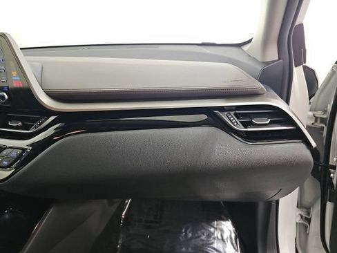 Used 2020 Toyota C-HR Limited FWD image 37