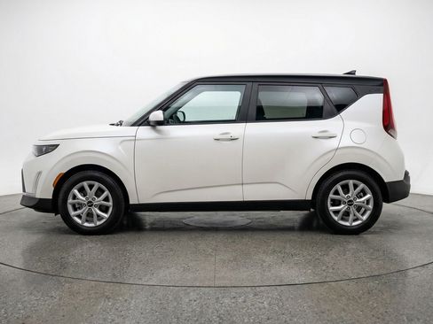 Used 2025 Kia Soul LX w/ LX Technology Package FWD image 5