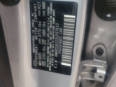 Used 2025 Hyundai Venue SEL FWD image 7