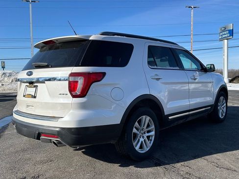 Used 2018 Ford Explorer XLT w/ Equipment Group 202A image 9