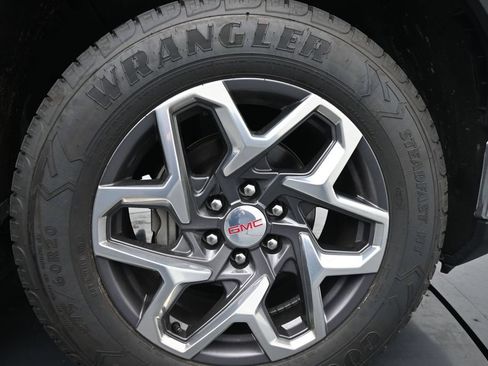Used 2023 GMC Sierra 1500 SLT w/ SLT Premium Package AWD/4WD image 11