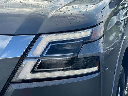 Used 2024 Nissan Armada SV image 9