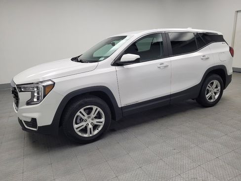 Used 2024 GMC Terrain SLE image 2