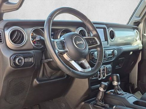 Used 2019 Jeep Wrangler Unlimited Sahara AWD/4WD image 10