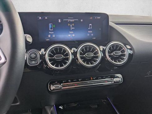Used 2025 Mercedes-Benz GLA 250 image 14