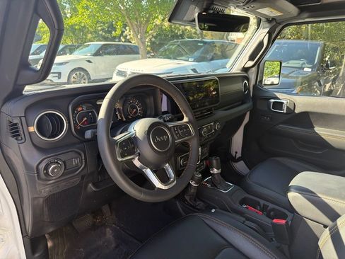 Used 2024 Jeep Wrangler Unlimited Sahara w/ Technology Group AWD/4WD image 17