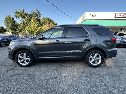 Used 2016 Ford Explorer XLT w/ Equipment Group 202A AWD/4WD image 12