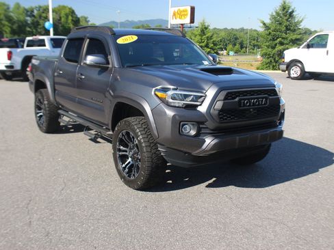 Used 2021 Toyota Tacoma TRD Sport w/ Technology Package AWD/4WD image 2