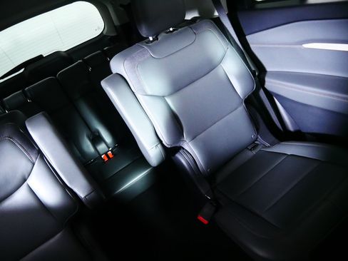Used 2025 Ford Explorer Active w/ Active Comfort Package AWD/4WD image 14