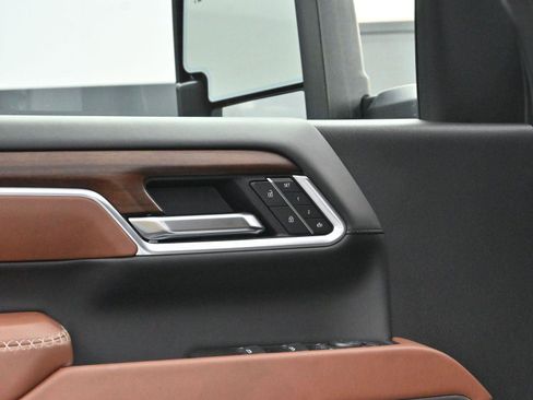 Used 2025 GMC Sierra 2500 Denali Ultimate image 11