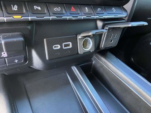 Used 2022 GMC Sierra 2500 Denali w/ Technology Package image 11