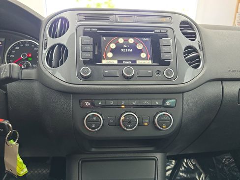 Used 2013 Volkswagen Tiguan SE AWD/4WD image 19