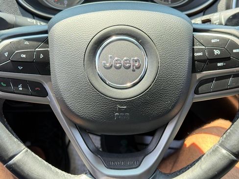 Used 2019 Jeep Cherokee Latitude Plus w/ Comfort/Convenience Group image 71