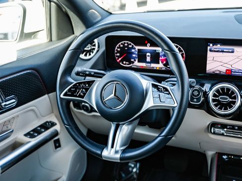 Certified 2025 Mercedes-Benz GLA 250 4MATIC image 10