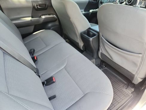 Used 2019 Toyota Tacoma SR5 AWD/4WD image 18
