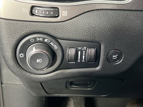 Used 2022 Jeep Cherokee Limited AWD/4WD image 10