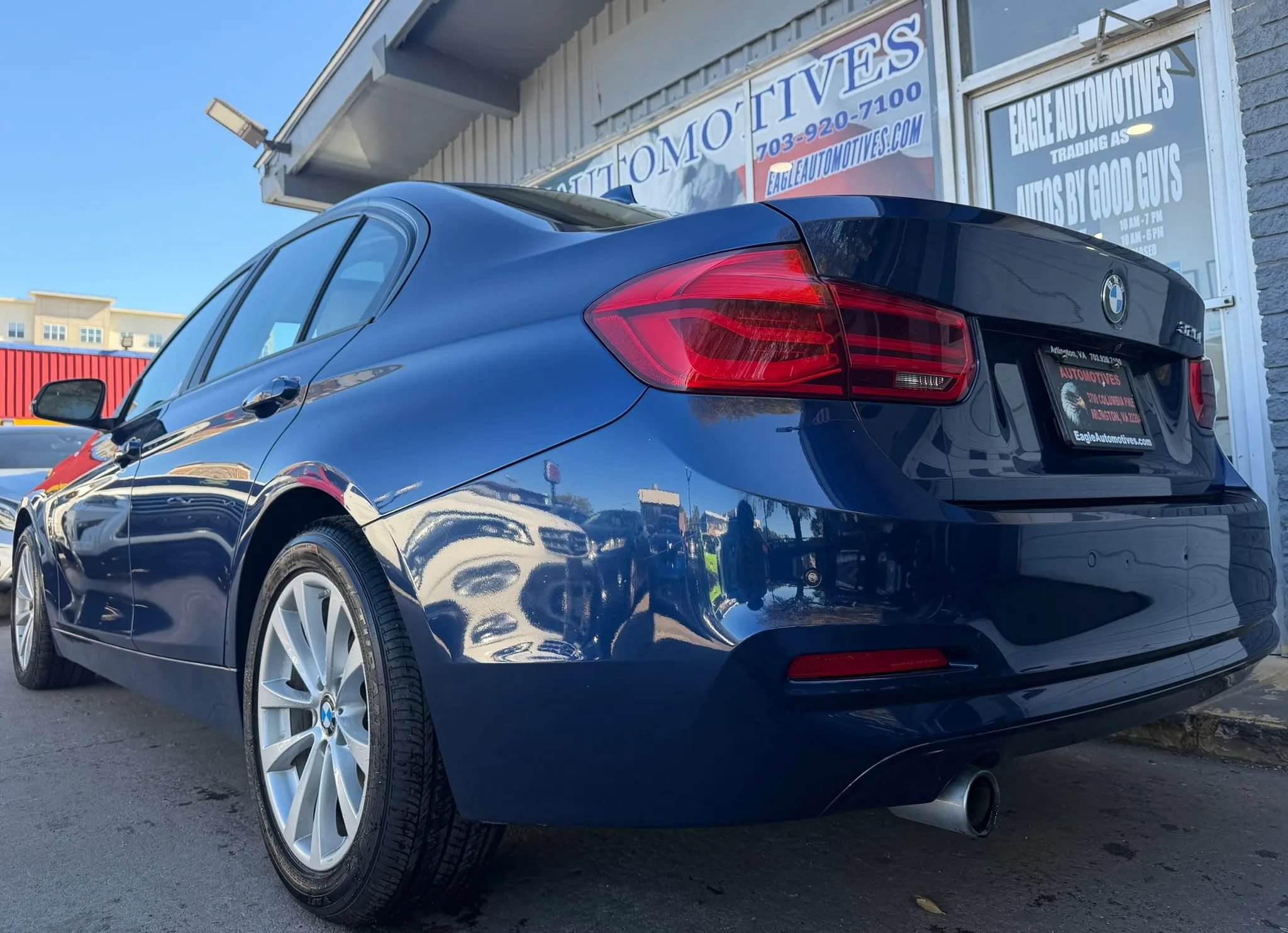 Used 2018 BMW 320i xDrive Sedan w/ Convenience Package AWD/4WD image 5